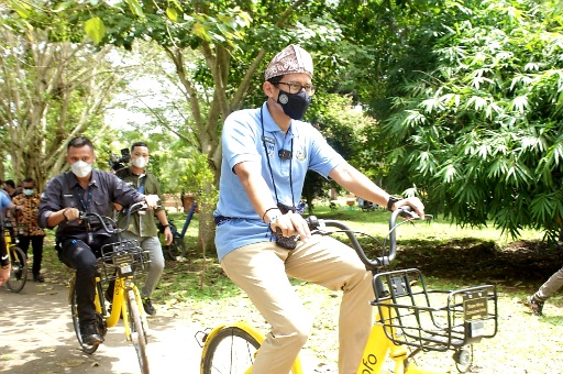 Sandiaga Uno bersepeda ke tempat wisata Muaro Jambi