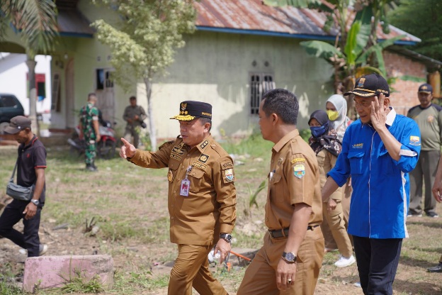 Al Haris saat melakukan Peninjauan Vaksinasi PMK, bertempat di Desa Mekar Sari Kecamatan Kumpeh Kabuapten Muaro Jambi, Selasa (05/07/2022).